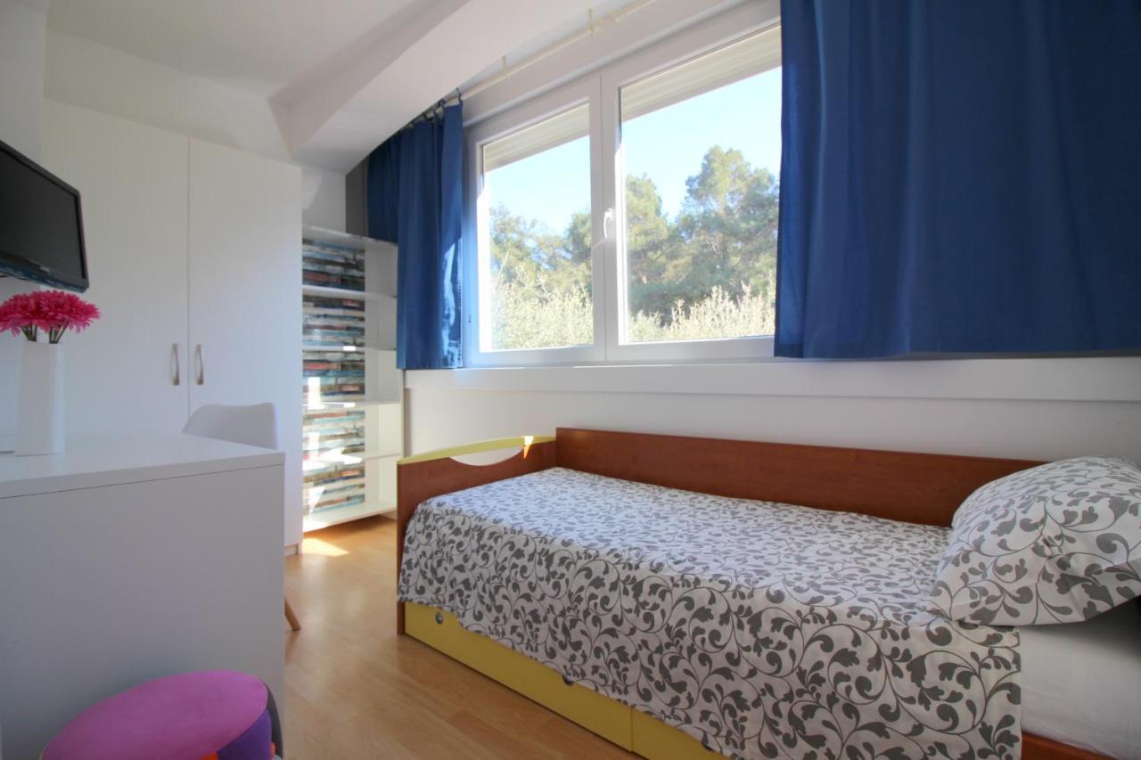 Modern Apartment Sabina With Nice Garden Poreč Eksteriør billede