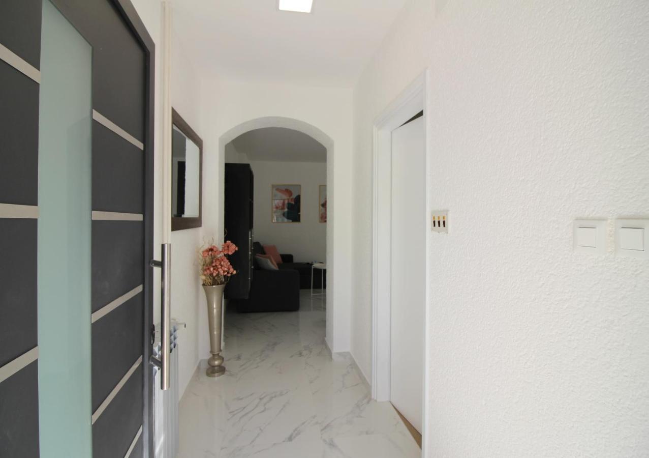 Modern Apartment Sabina With Nice Garden Poreč Eksteriør billede