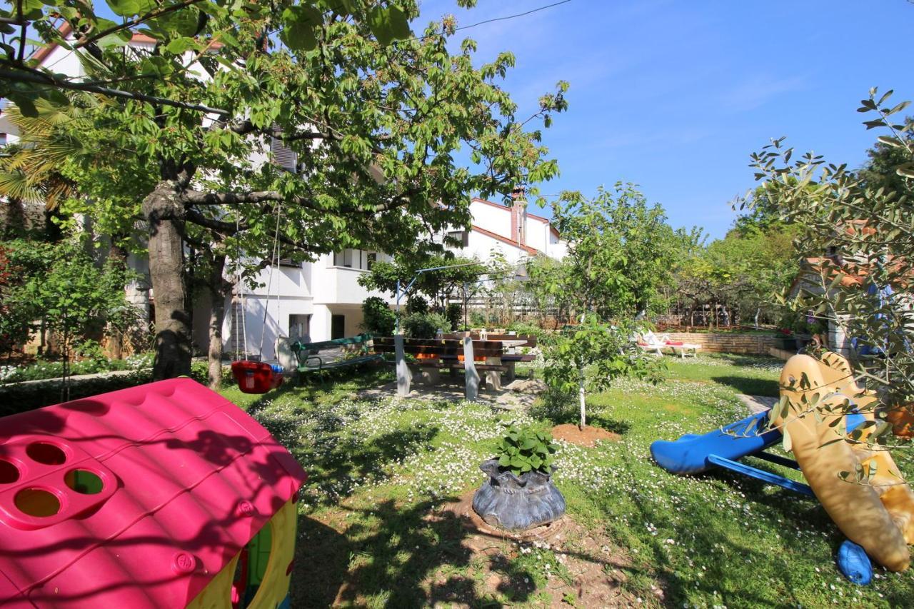 Modern Apartment Sabina With Nice Garden Poreč Eksteriør billede