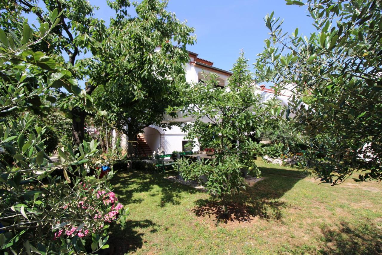 Modern Apartment Sabina With Nice Garden Poreč Eksteriør billede