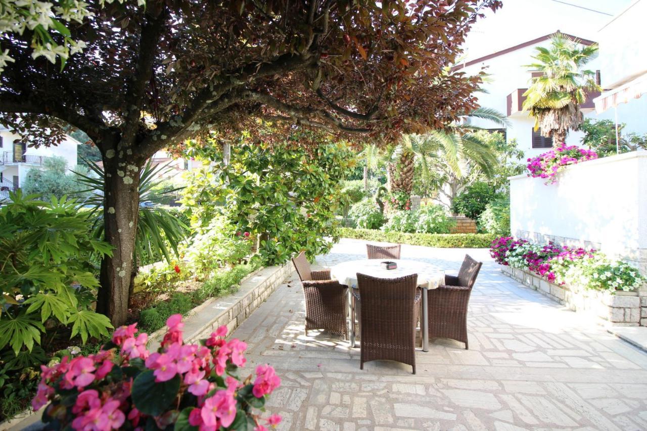 Modern Apartment Sabina With Nice Garden Poreč Eksteriør billede