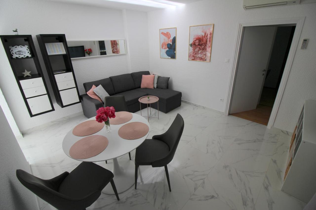 Modern Apartment Sabina With Nice Garden Poreč Eksteriør billede