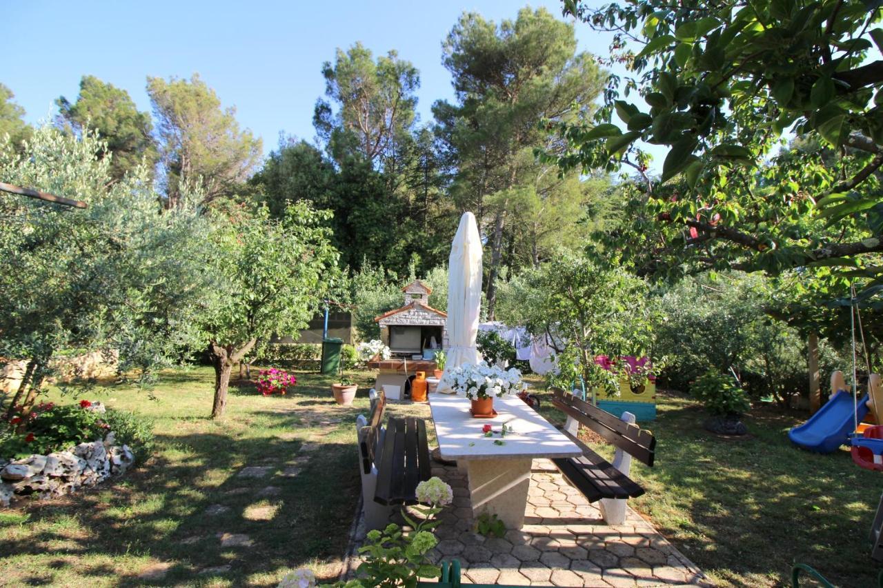 Modern Apartment Sabina With Nice Garden Poreč Eksteriør billede